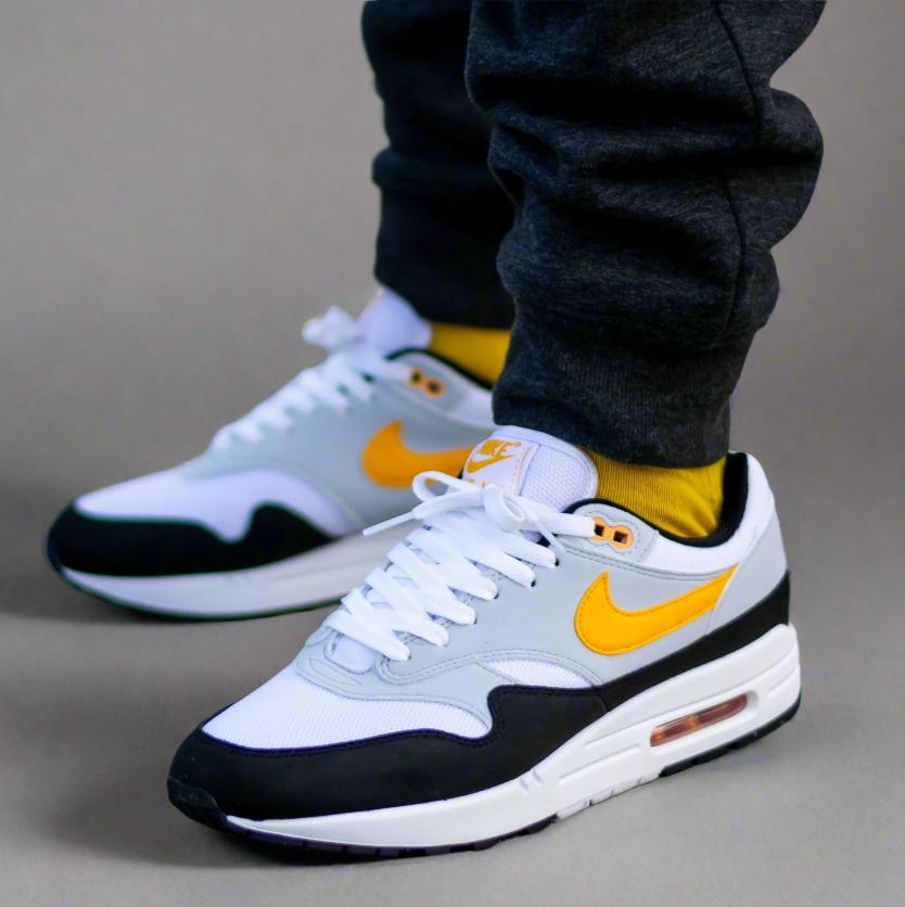 nike air max university gold