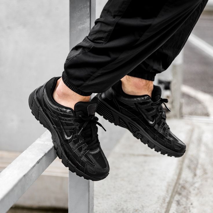 black nike p6000